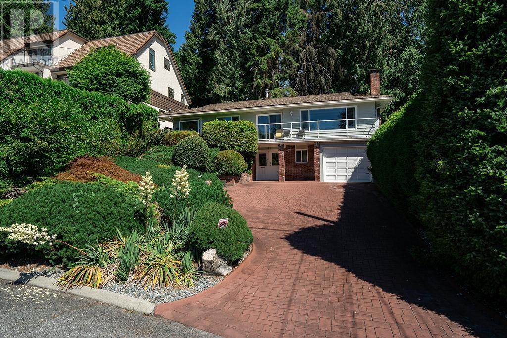658 E Kings Road, North Vancouver, British Columbia  V7N 1J7 - Photo 2 - R2812835