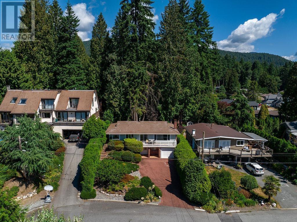 658 E Kings Road, North Vancouver, British Columbia  V7N 1J7 - Photo 12 - R2812835
