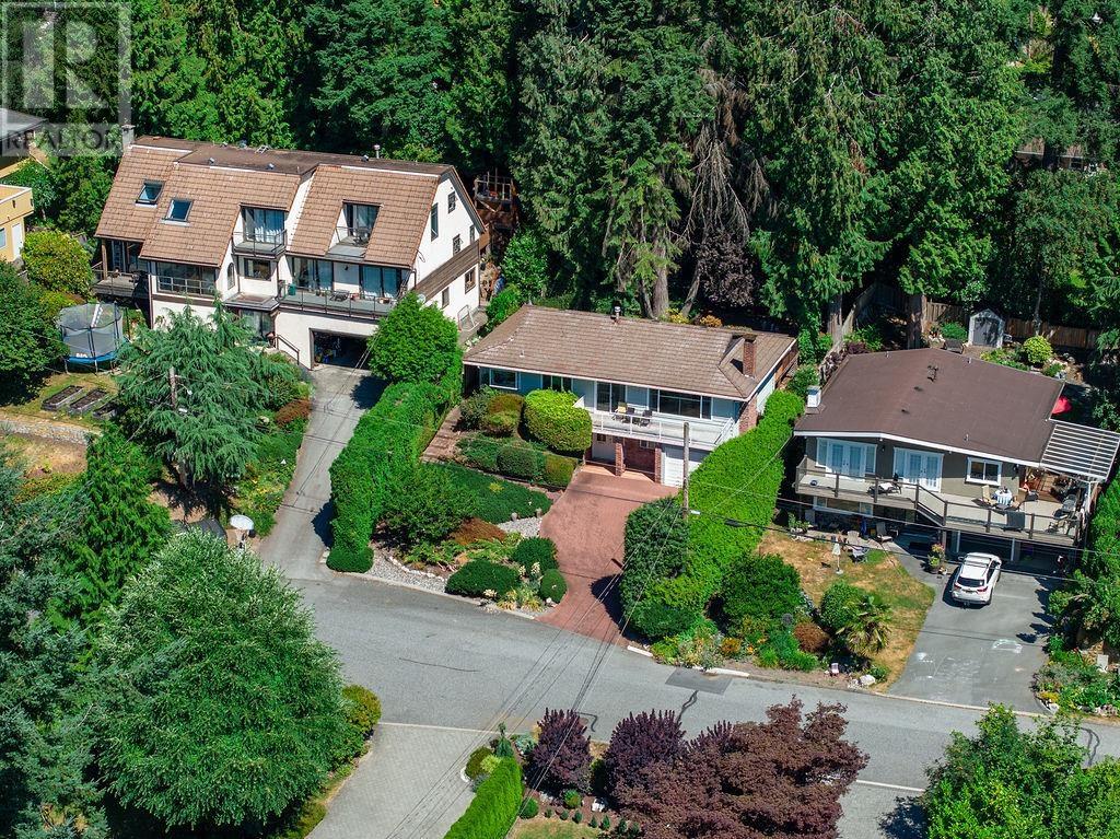 658 E Kings Road, North Vancouver, British Columbia  V7N 1J7 - Photo 8 - R2812835
