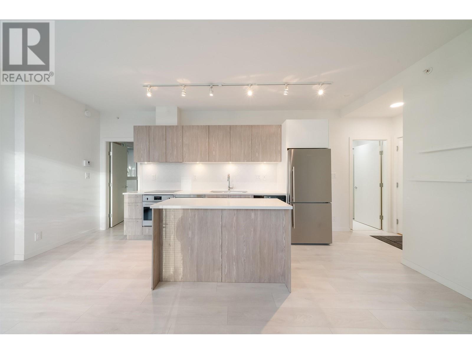 209 691 North Road, Coquitlam, British Columbia  V3J 0H9 - Photo 1 - R2812957