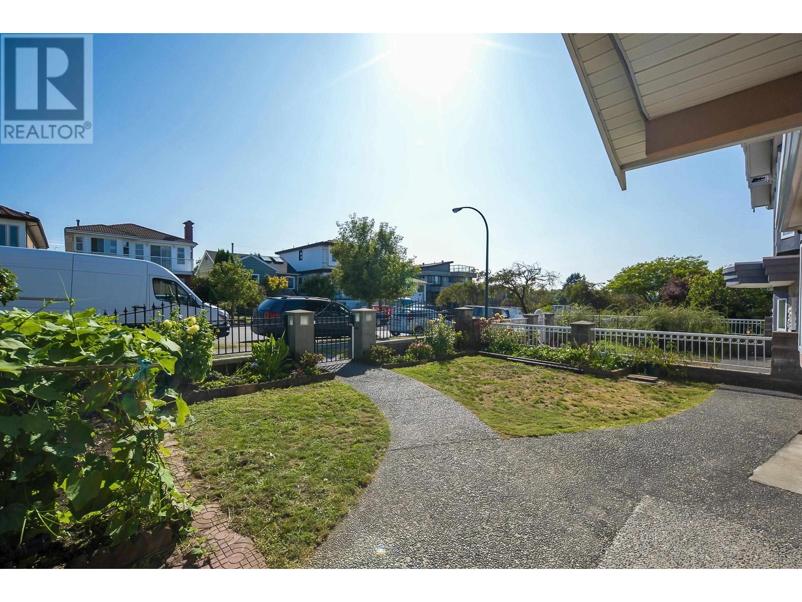 3239 E 24th Avenue, Vancouver, British Columbia  V5R 1G1 - Photo 3 - R2812256