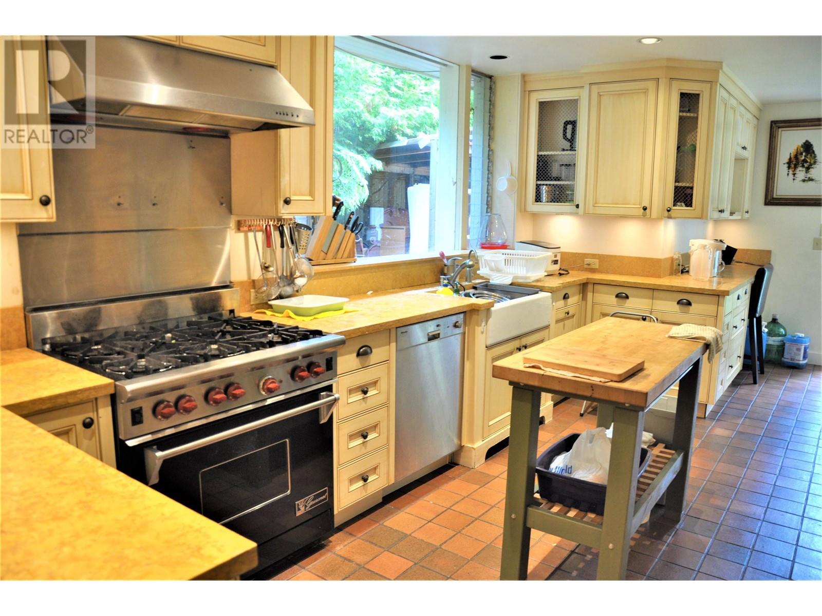 5584 Laburnum Street, Vancouver, British Columbia  V6M 3S8 - Photo 3 - R2812881