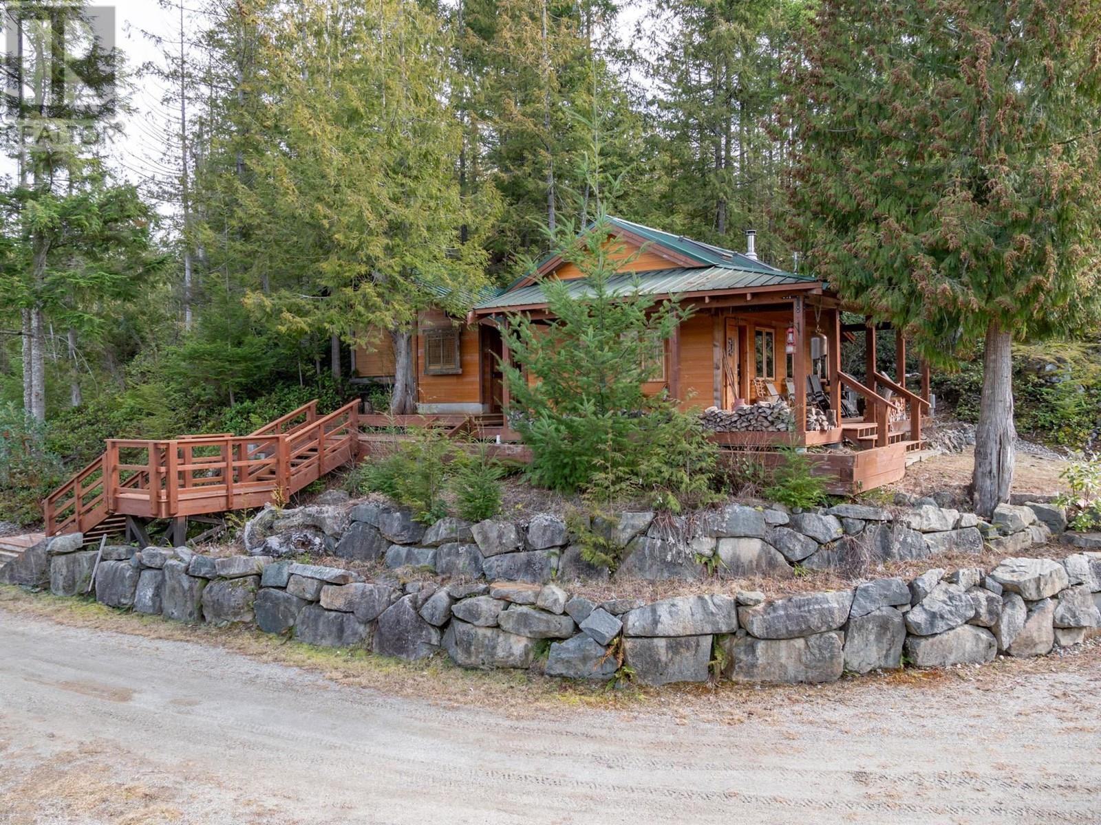 9305 Stephens Way, Halfmoon Bay, British Columbia  V7Z 1G9 - Photo 3 - R2810916