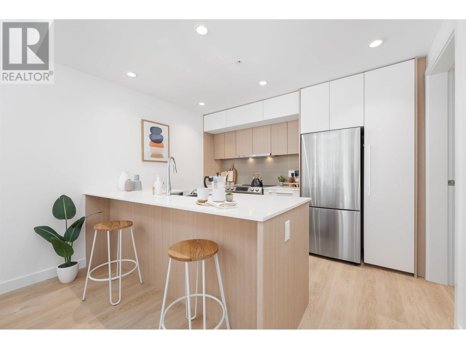204 9888 UNIVERSITY CRESCENT, burnaby, British Columbia