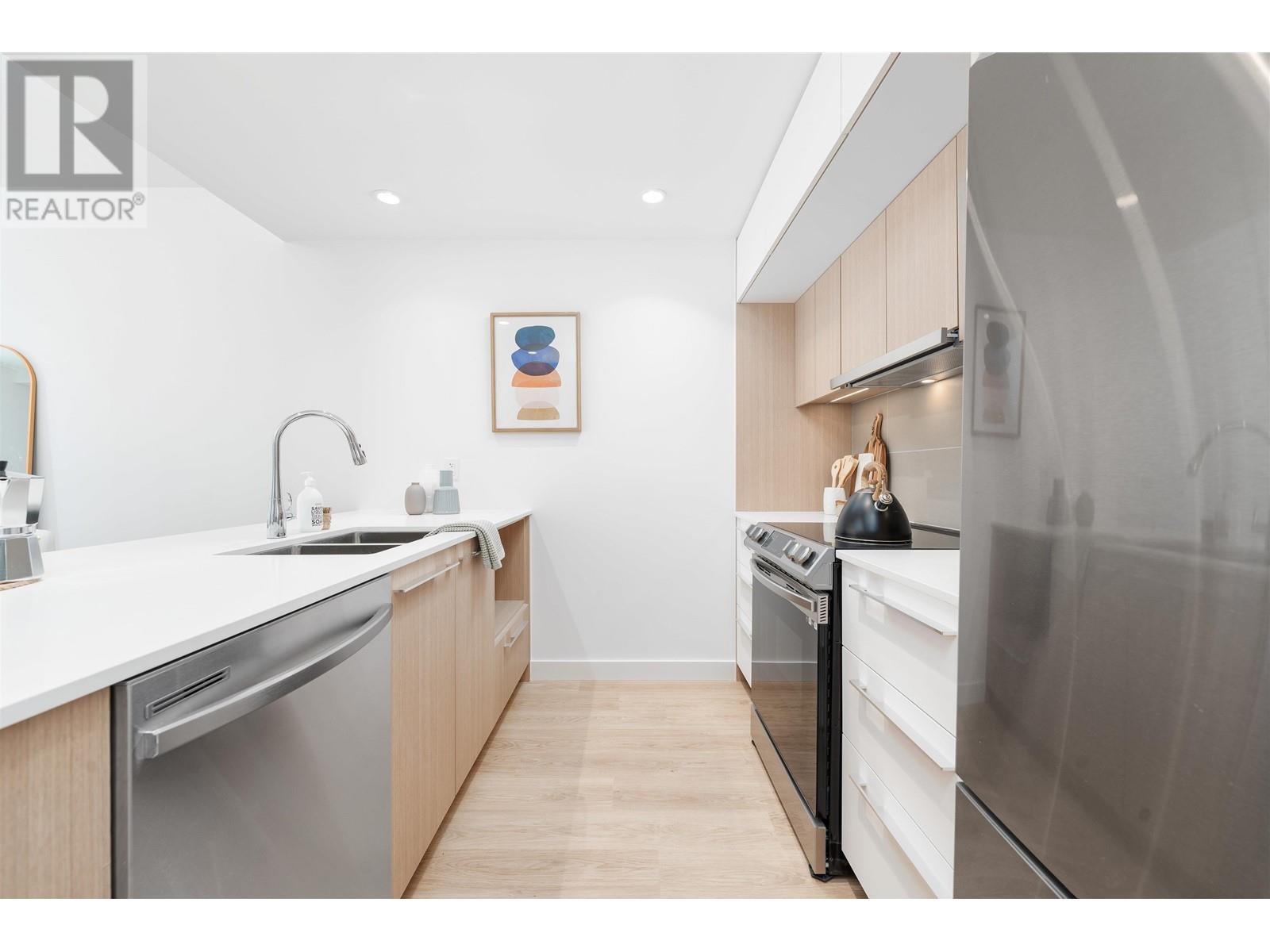 204 9888 University Crescent, Burnaby, British Columbia  V5A 0G4 - Photo 2 - R2813108