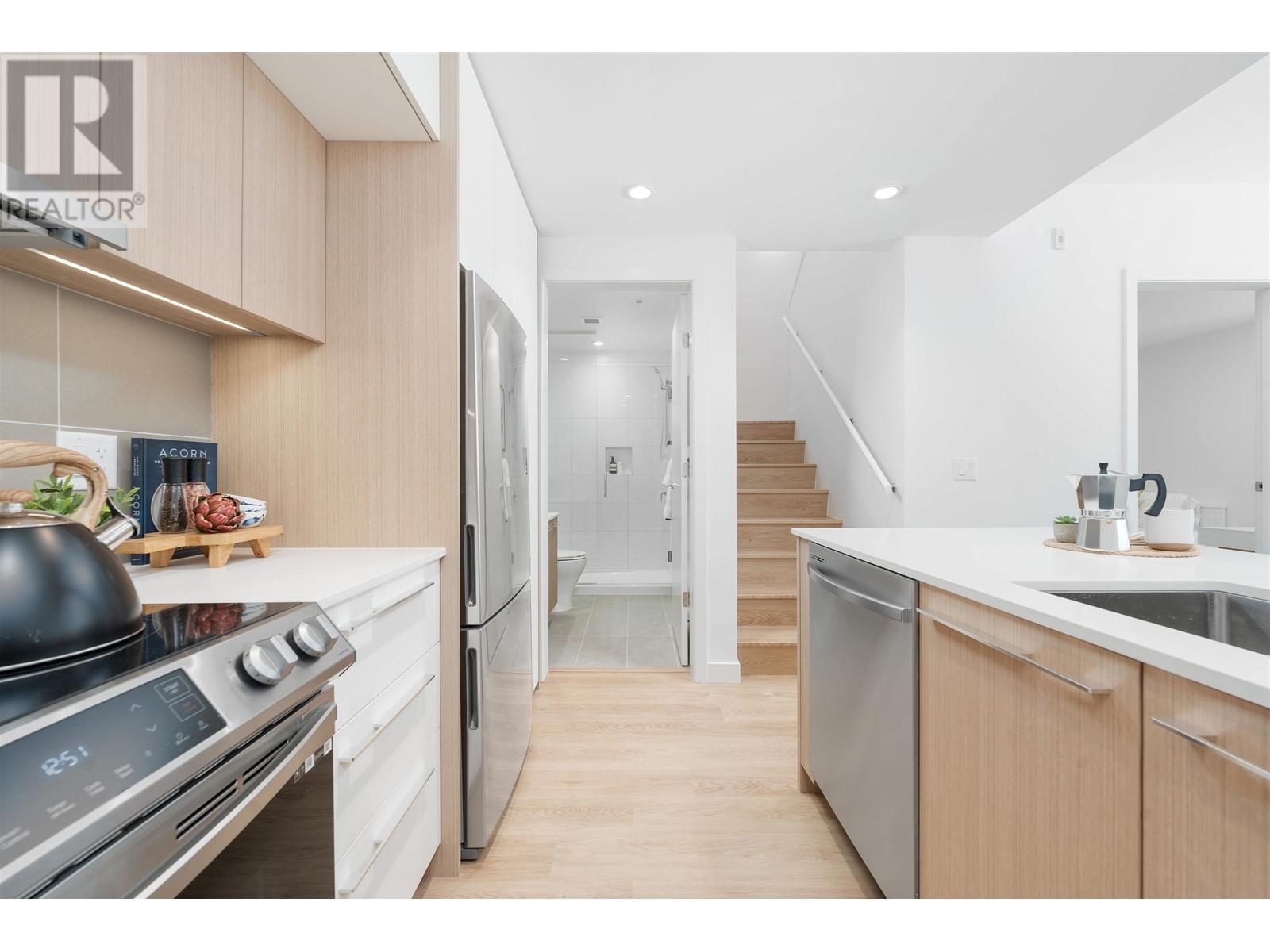 204 9888 University Crescent, Burnaby, British Columbia  V5A 0G4 - Photo 3 - R2813108
