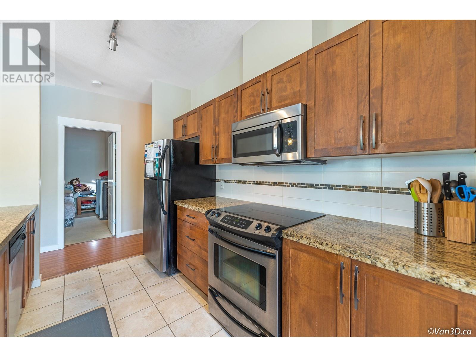 222 12350 Harris Road, Pitt Meadows, British Columbia  V3Y 0C5 - Photo 3 - R2813115