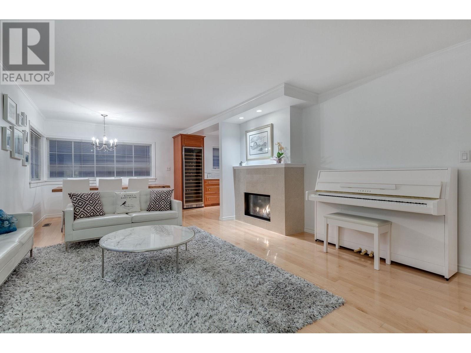 6431 Rosebery Avenue, West Vancouver, British Columbia  V7W 2C5 - Photo 3 - R2813142