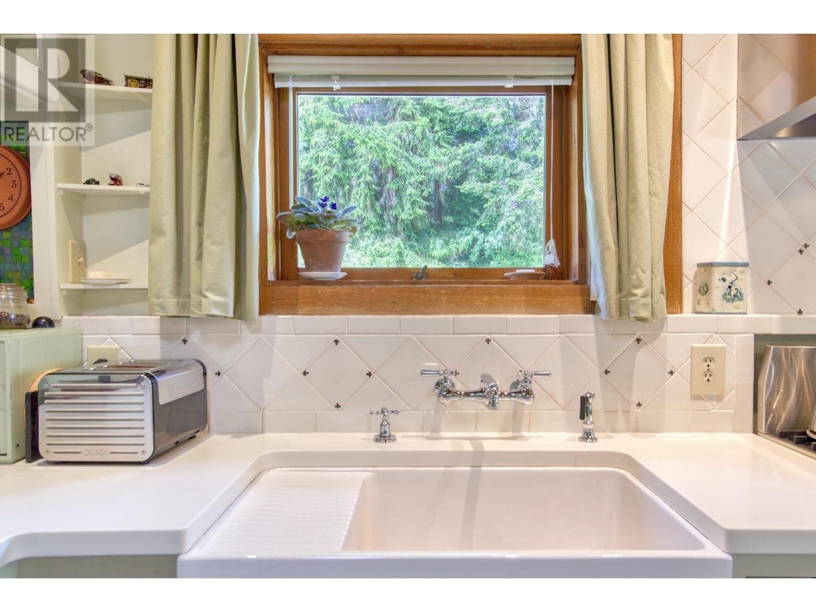 3186 Beach Avenue, Roberts Creek, British Columbia  V0N 2W2 - Photo 14 - R2781361