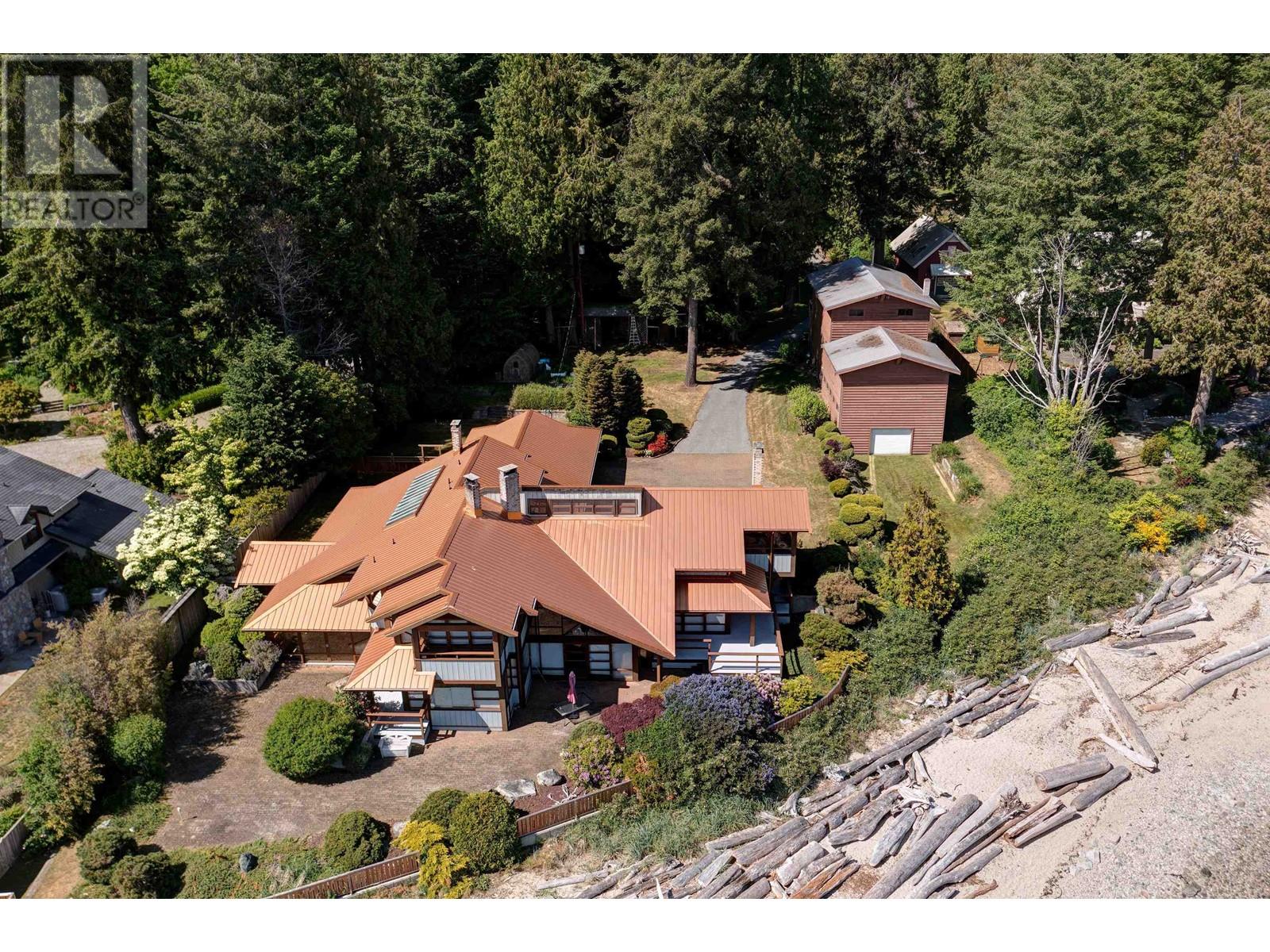 3147 BEACH AVENUE, roberts creek, British Columbia