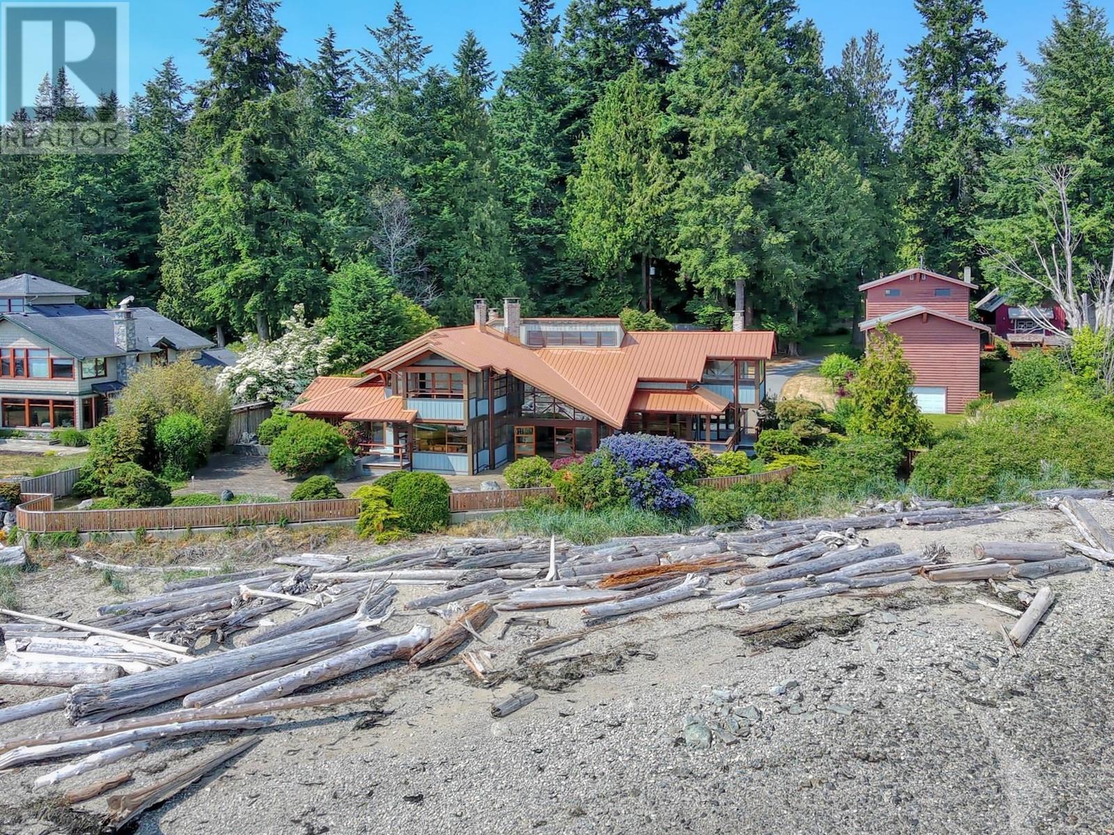3147 Beach Avenue, Roberts Creek, British Columbia  V0N 2W2 - Photo 2 - R2787835