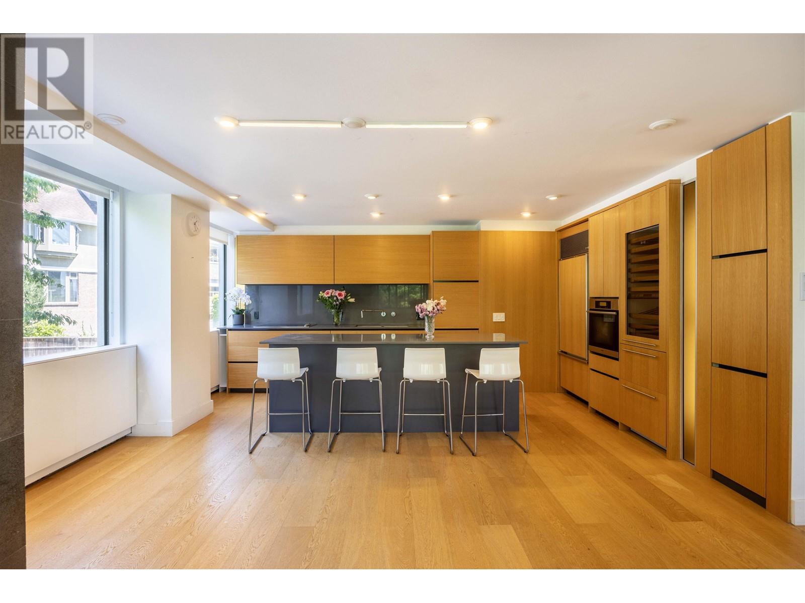203 2167 BELLEVUE AVENUE, west vancouver, British Columbia