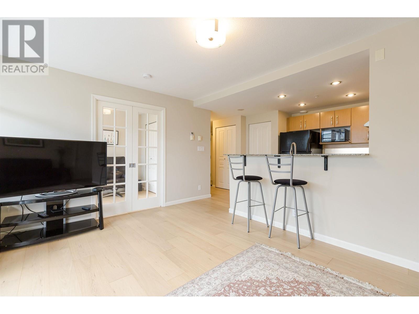 401 9288 University Crescent, Burnaby, British Columbia  V5A 4X7 - Photo 4 - R2813094