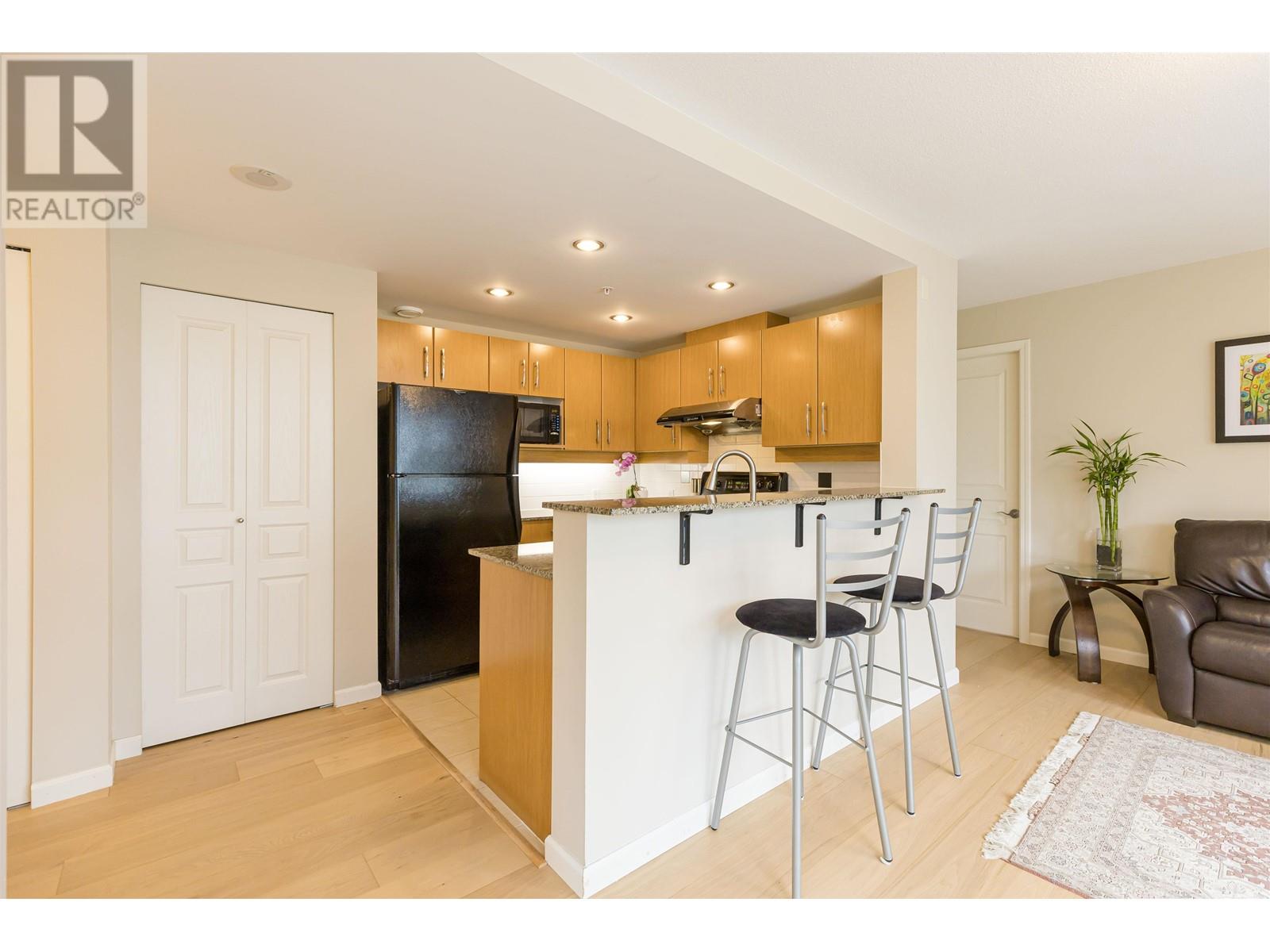 401 9288 University Crescent, Burnaby, British Columbia  V5A 4X7 - Photo 13 - R2813094
