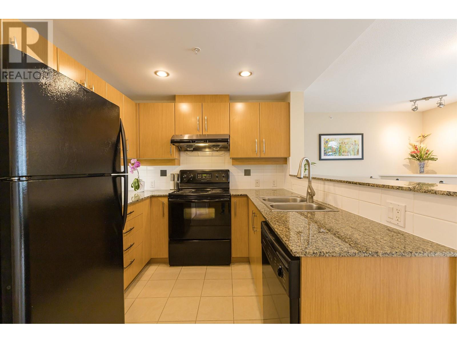 401 9288 University Crescent, Burnaby, British Columbia  V5A 4X7 - Photo 9 - R2813094