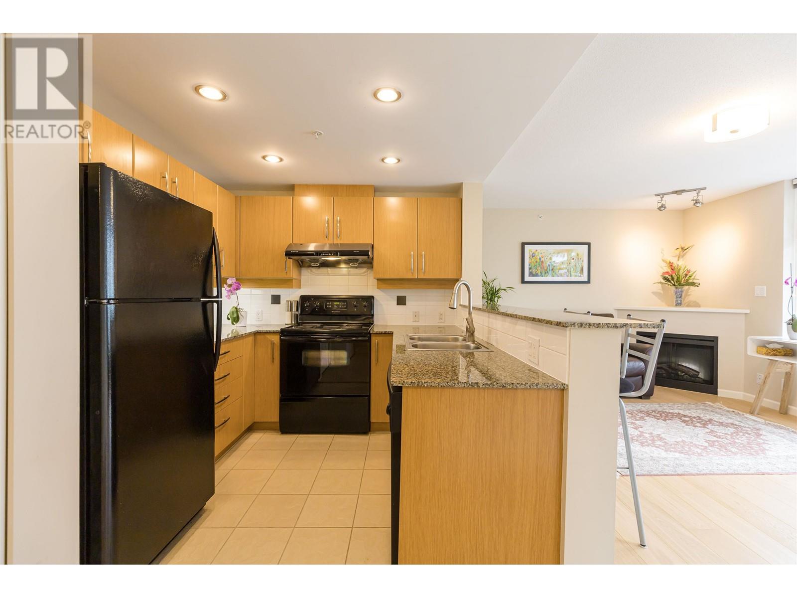 401 9288 University Crescent, Burnaby, British Columbia  V5A 4X7 - Photo 10 - R2813094