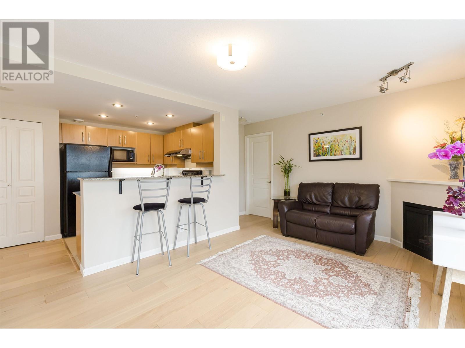 401 9288 University Crescent, Burnaby, British Columbia  V5A 4X7 - Photo 3 - R2813094