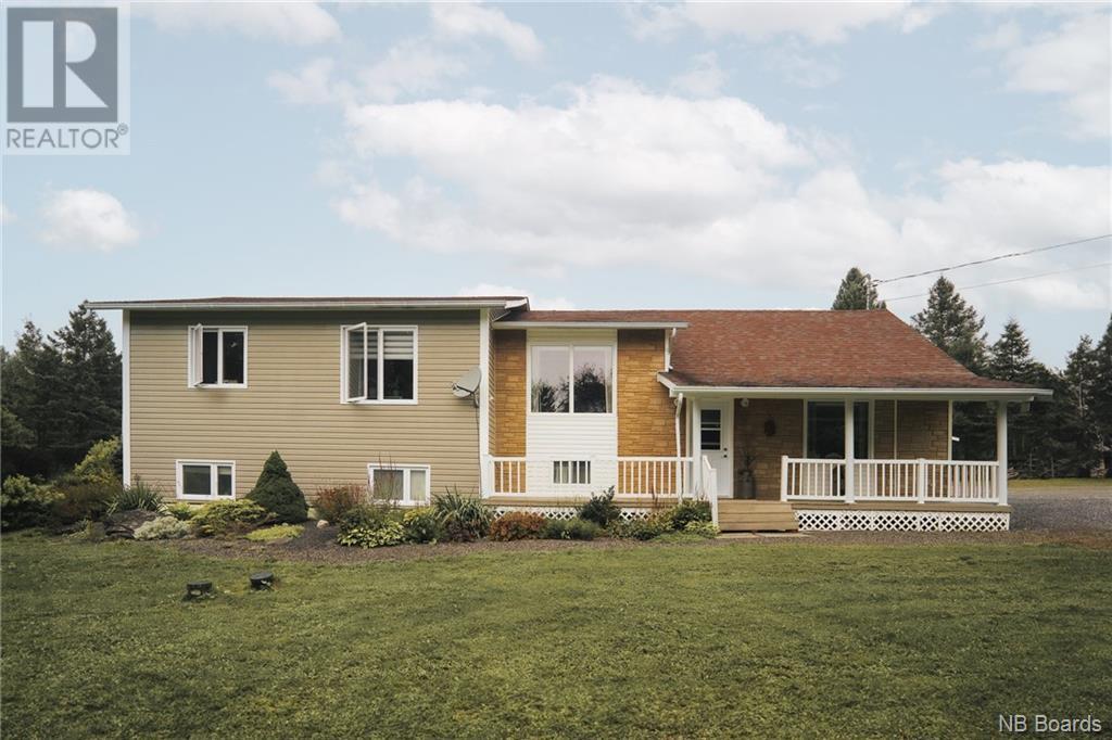 40 Montagne Des Therrien Road, RivièreVerte, New Brunswick E7C 2Y3