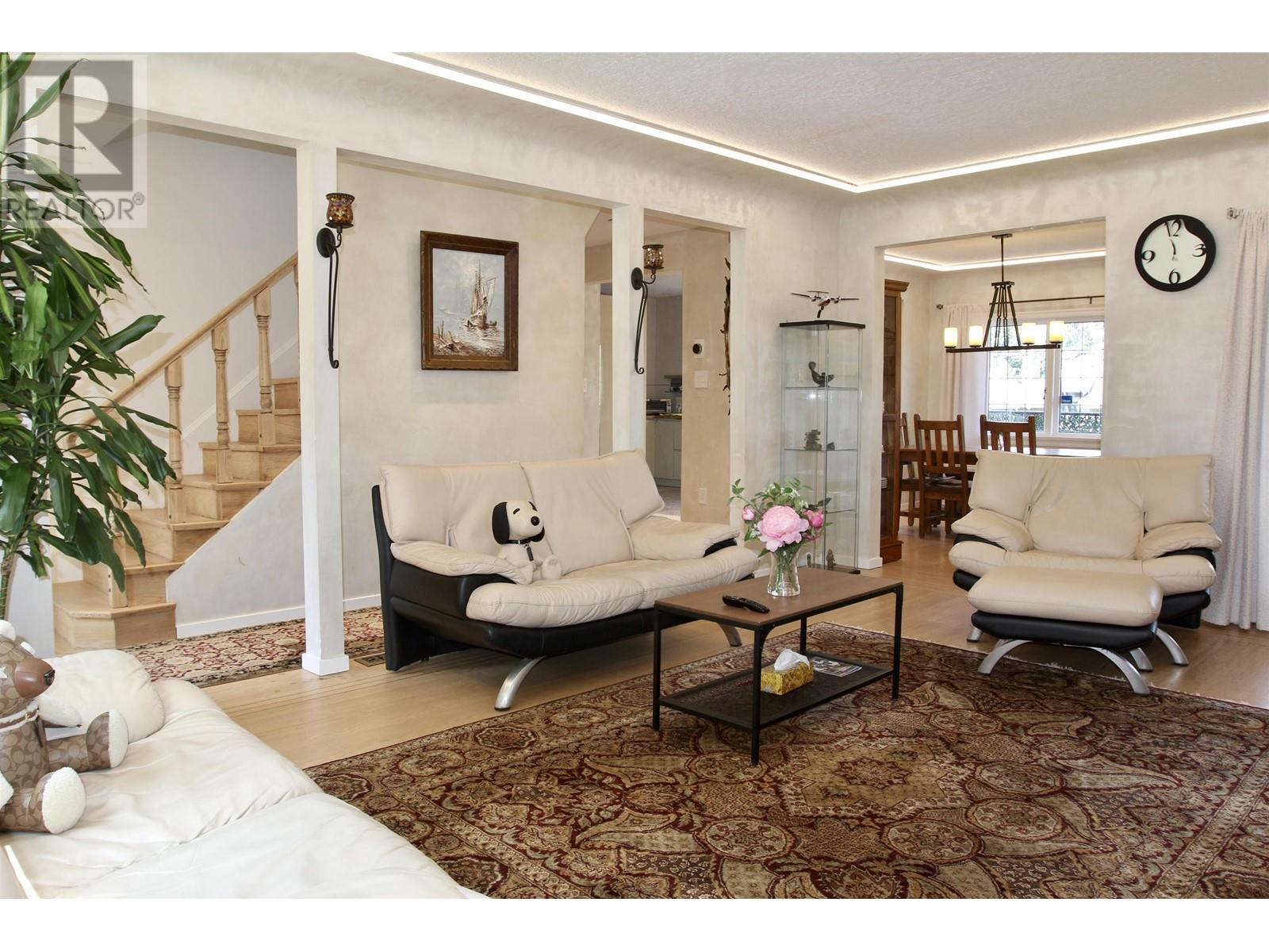1903 W 37th Avenue, Vancouver, British Columbia  V6M 1N5 - Photo 2 - R2809296