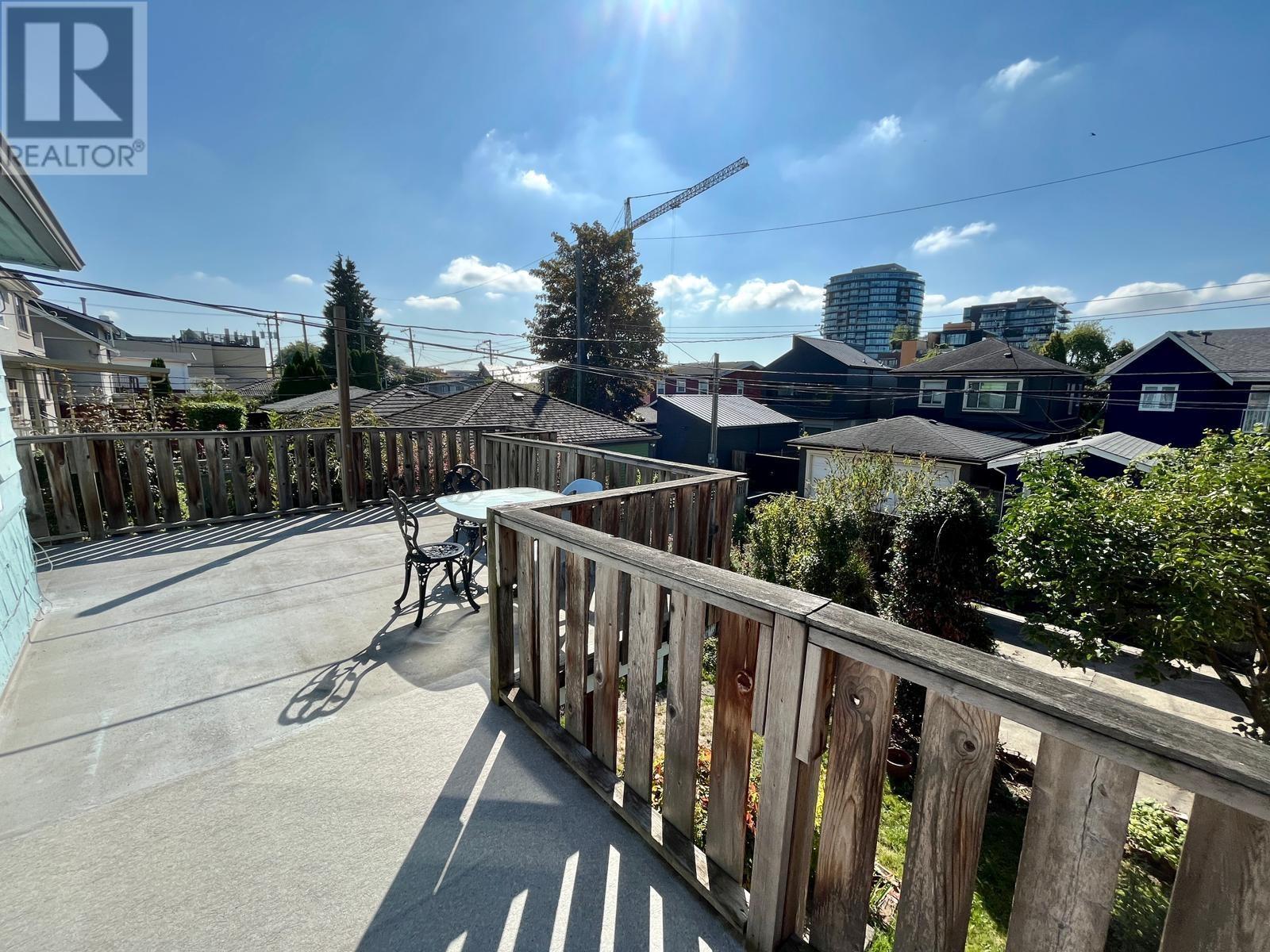 1552 W 66th Avenue, Vancouver, British Columbia  V6P 2R9 - Photo 2 - R2810875