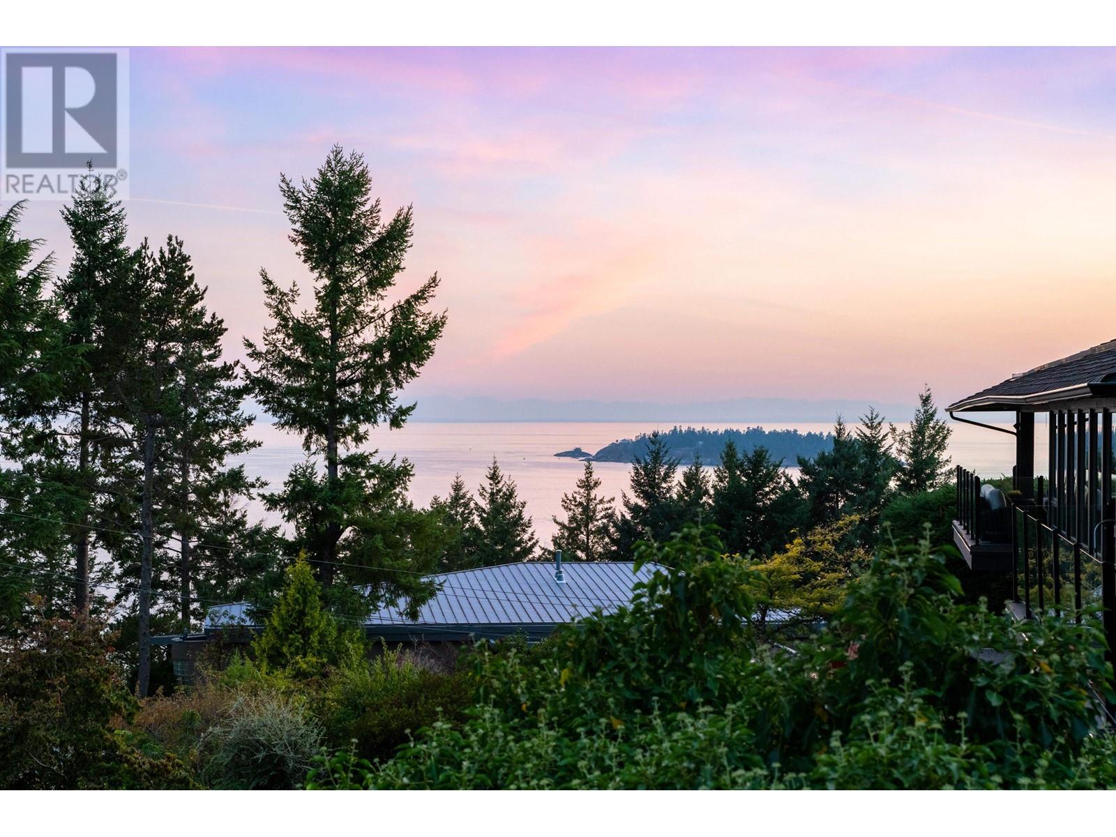 5930 Falcon Road, West Vancouver, British Columbia  V7W 1S3 - Photo 2 - R2813421