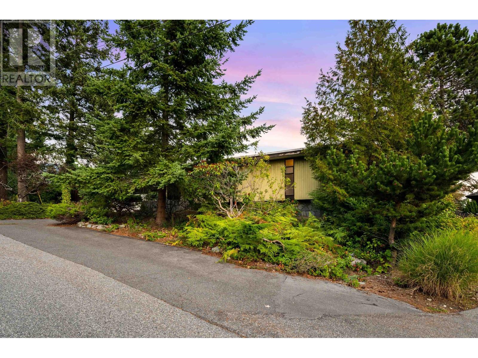 5930 Falcon Road, West Vancouver, British Columbia  V7W 1S3 - Photo 9 - R2813421