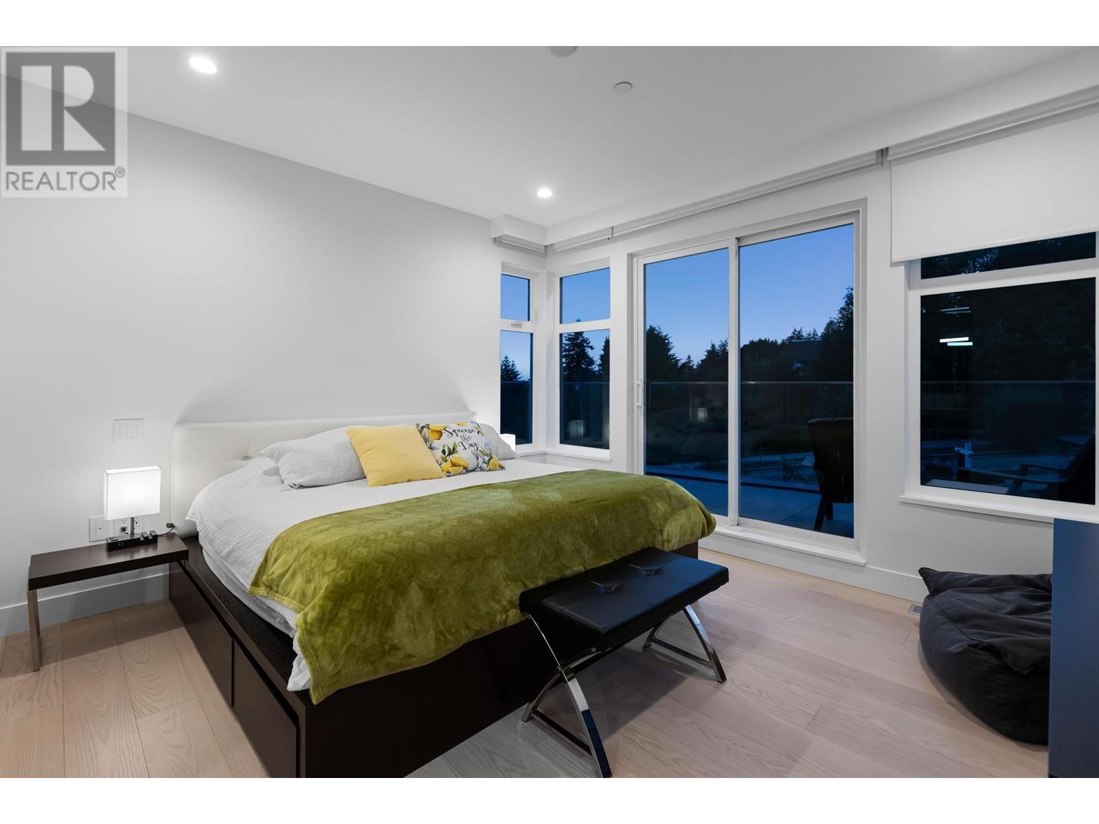 572 Arthur Erickson Place, West Vancouver, British Columbia  V7T 1J1 - Photo 13 - R2813428