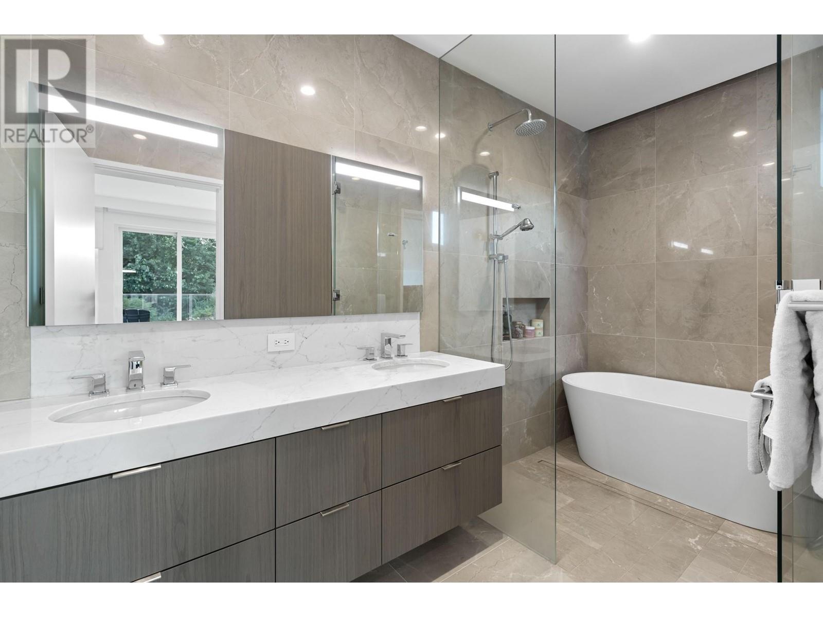 572 Arthur Erickson Place, West Vancouver, British Columbia  V7T 1J1 - Photo 16 - R2813428