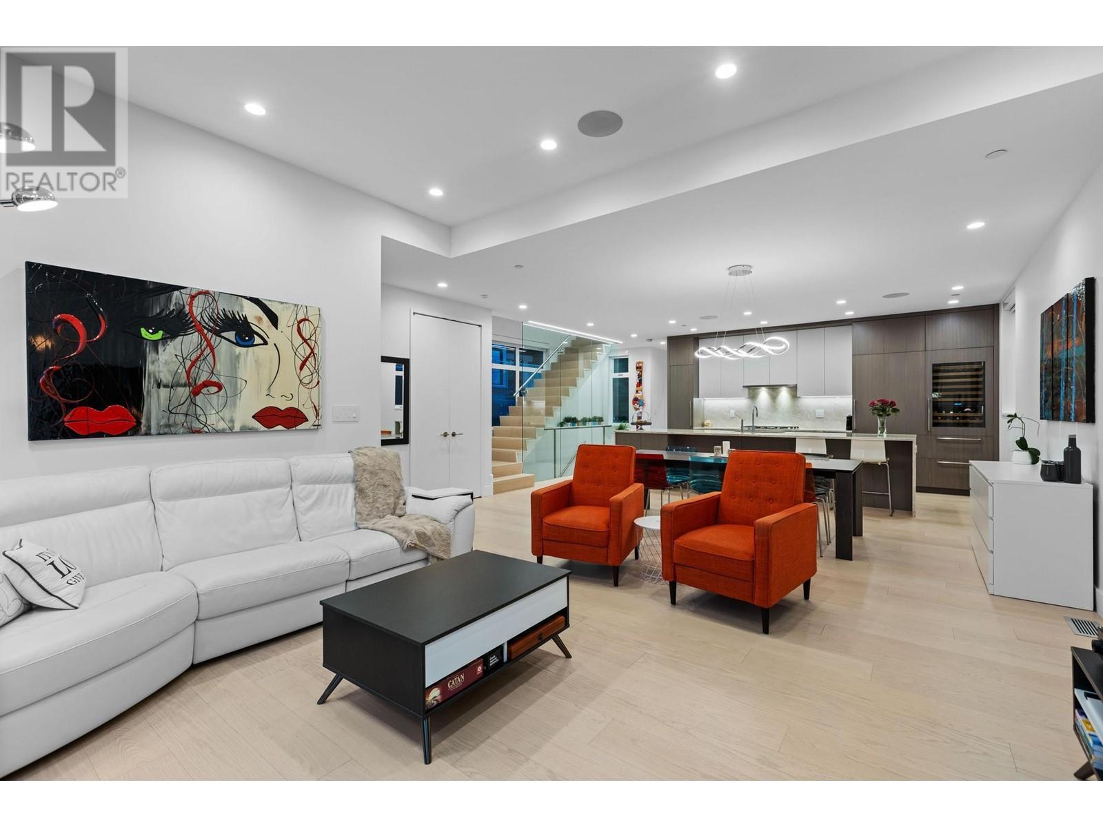 572 Arthur Erickson Place, West Vancouver, British Columbia  V7T 1J1 - Photo 2 - R2813428