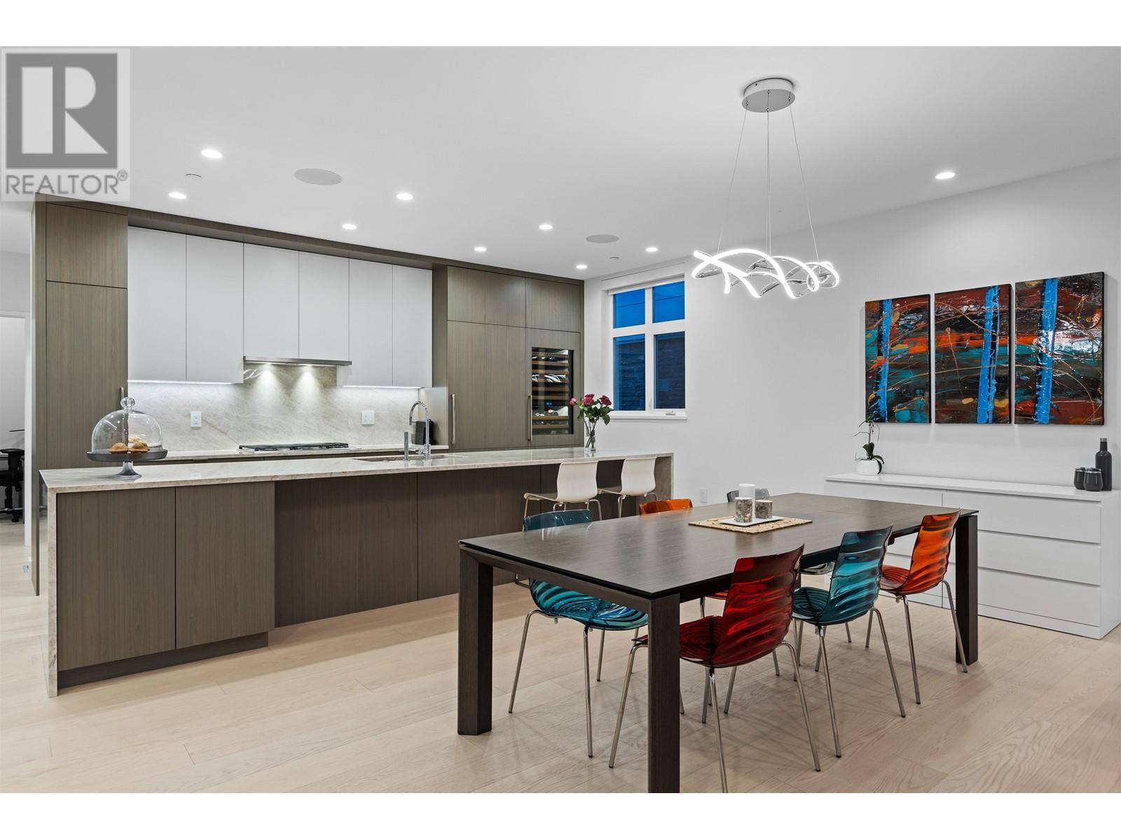 572 Arthur Erickson Place, West Vancouver, British Columbia  V7T 1J1 - Photo 3 - R2813428