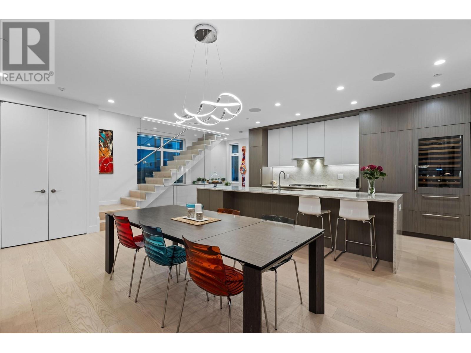 572 Arthur Erickson Place, West Vancouver, British Columbia  V7T 1J1 - Photo 4 - R2813428