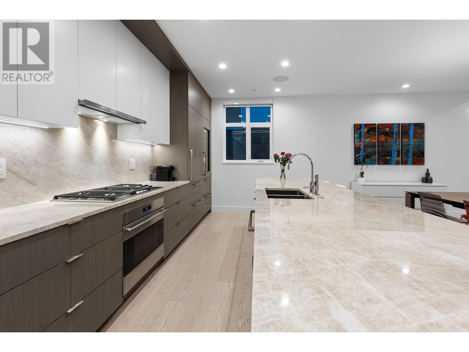 572 Arthur Erickson Place, West Vancouver, British Columbia  V7T 1J1 - Photo 5 - R2813428