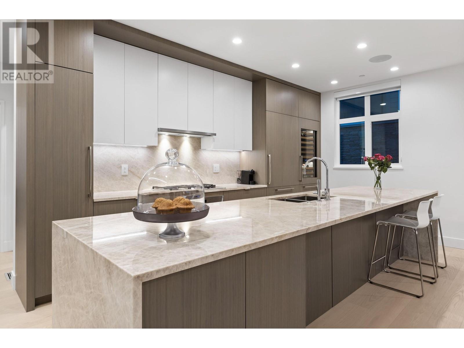 572 Arthur Erickson Place, West Vancouver, British Columbia  V7T 1J1 - Photo 6 - R2813428