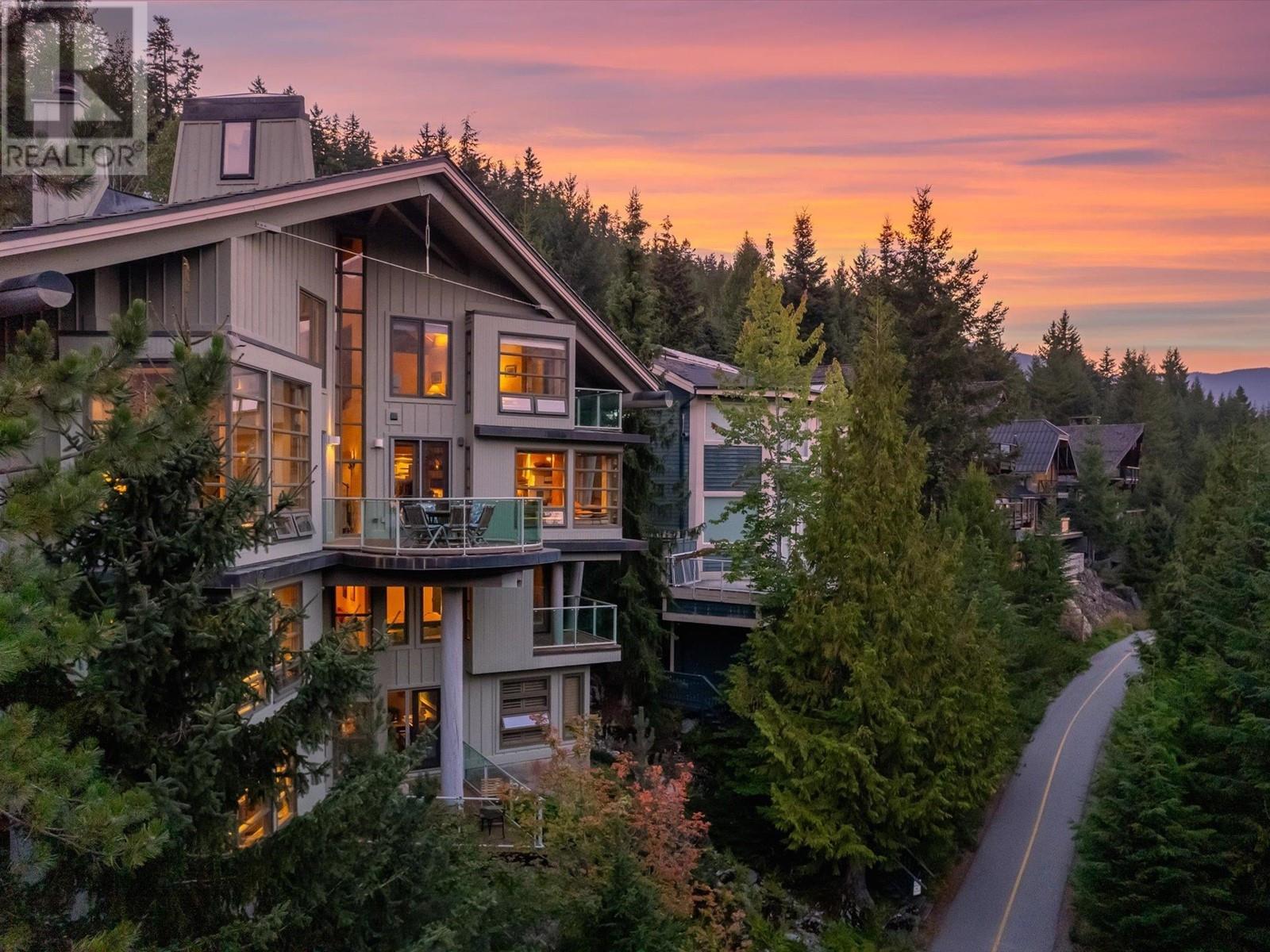 3359 Osprey Place, Whistler, British Columbia  V8E 0B8 - Photo 1 - R2811255