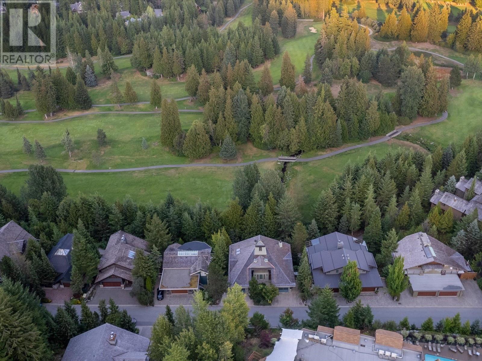 3359 Osprey Place, Whistler, British Columbia  V8E 0B8 - Photo 3 - R2811255