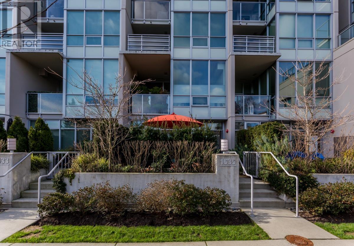 1635 Eastern Avenue, North Vancouver, British Columbia  V7L 0C4 - Photo 2 - R2813581