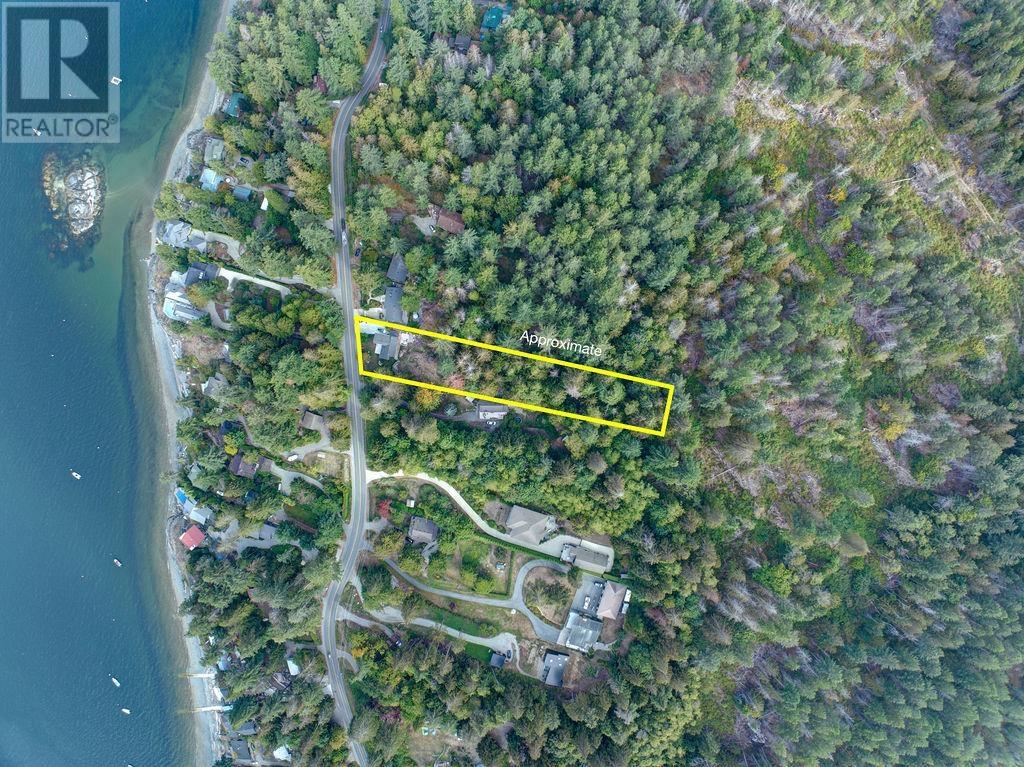 8590 Redrooffs Road, Halfmoon Bay, British Columbia  V7Z 1A9 - Photo 11 - R2813579