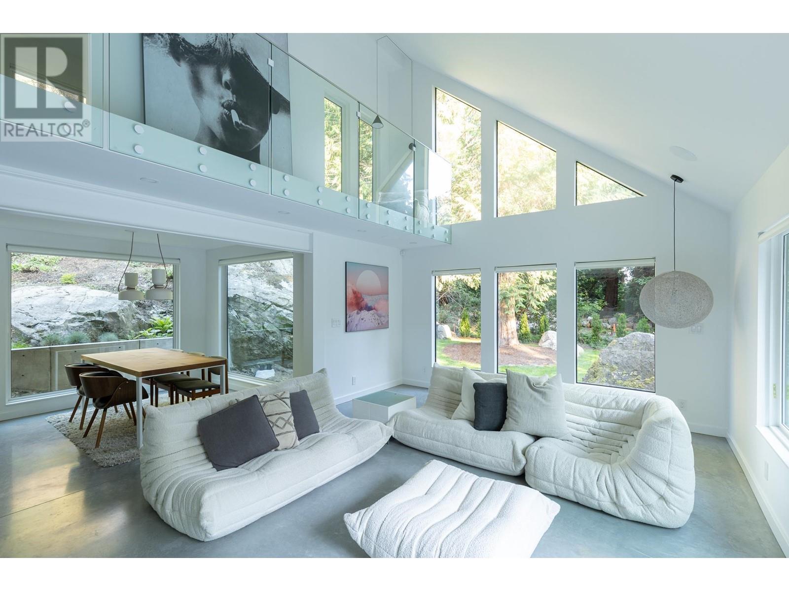 8590 Redrooffs Road, Halfmoon Bay, British Columbia  V7Z 1A9 - Photo 13 - R2813579