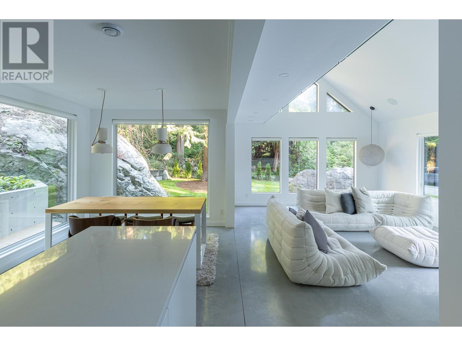 8590 Redrooffs Road, Halfmoon Bay, British Columbia  V7Z 1A9 - Photo 15 - R2813579