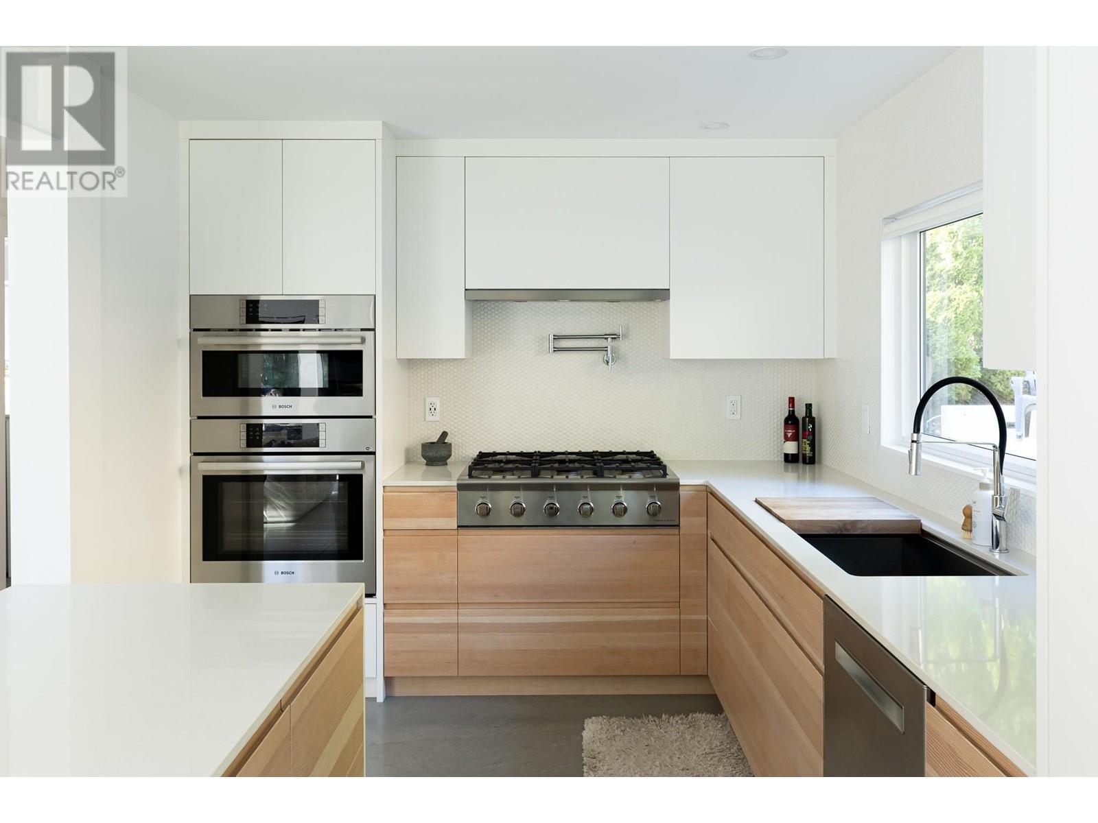 8590 Redrooffs Road, Halfmoon Bay, British Columbia  V7Z 1A9 - Photo 17 - R2813579