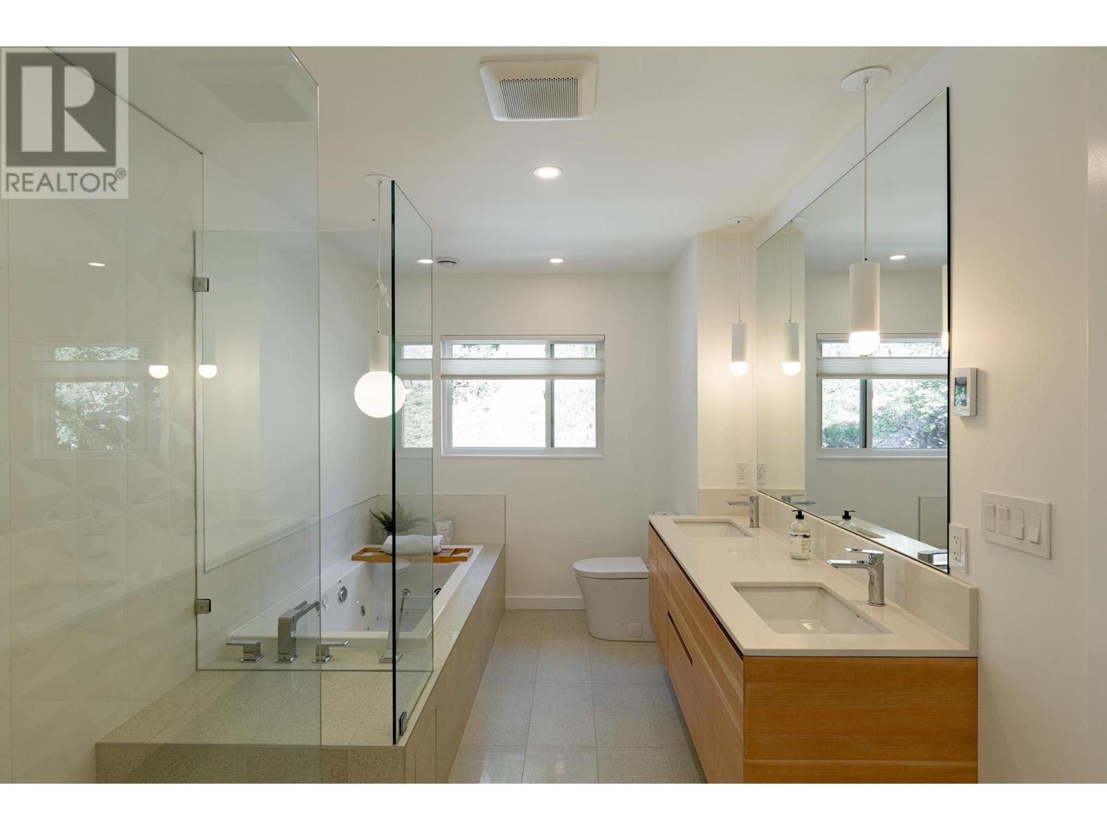 8590 Redrooffs Road, Halfmoon Bay, British Columbia  V7Z 1A9 - Photo 29 - R2813579
