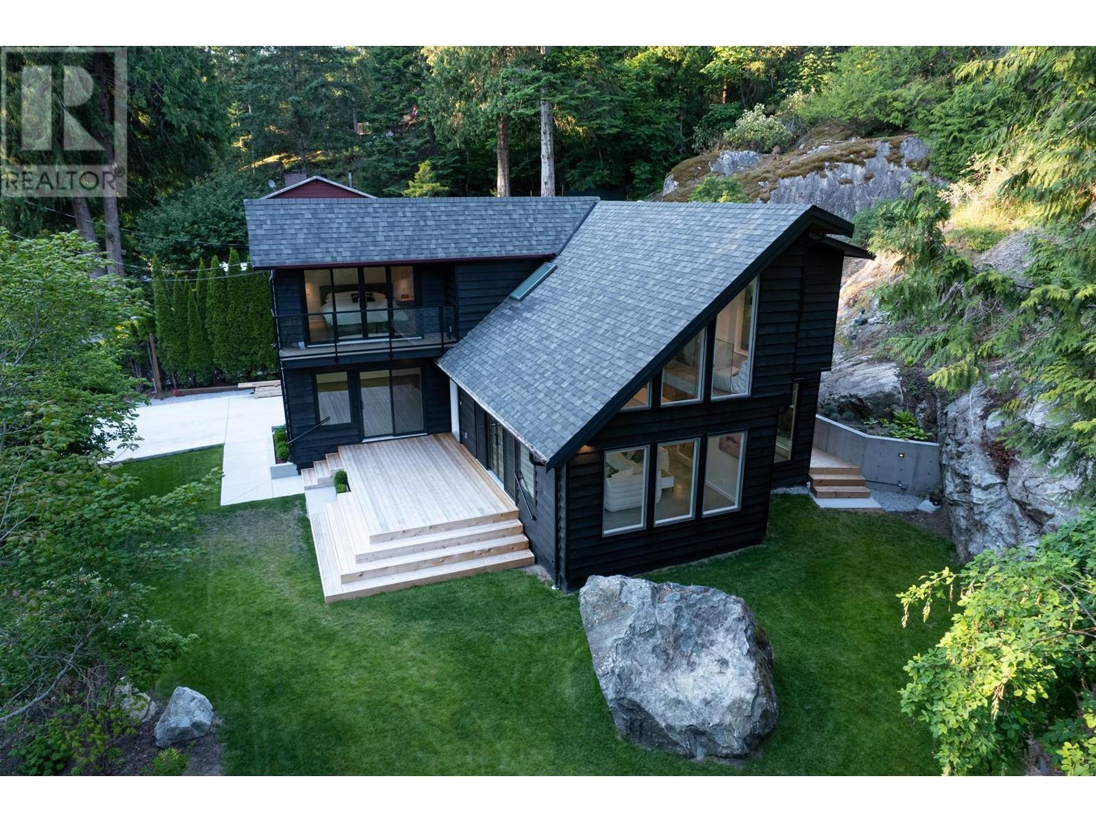 8590 Redrooffs Road, Halfmoon Bay, British Columbia  V7Z 1A9 - Photo 3 - R2813579