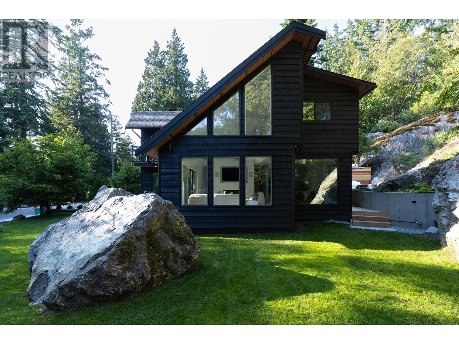 8590 Redrooffs Road, Halfmoon Bay, British Columbia  V7Z 1A9 - Photo 32 - R2813579