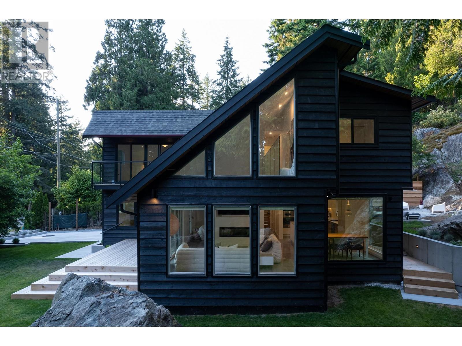 8590 Redrooffs Road, Halfmoon Bay, British Columbia  V7Z 1A9 - Photo 33 - R2813579