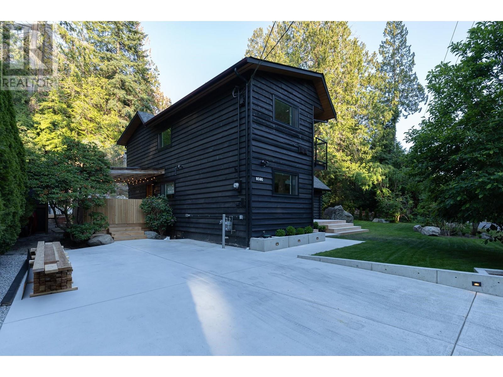 8590 Redrooffs Road, Halfmoon Bay, British Columbia  V7Z 1A9 - Photo 34 - R2813579