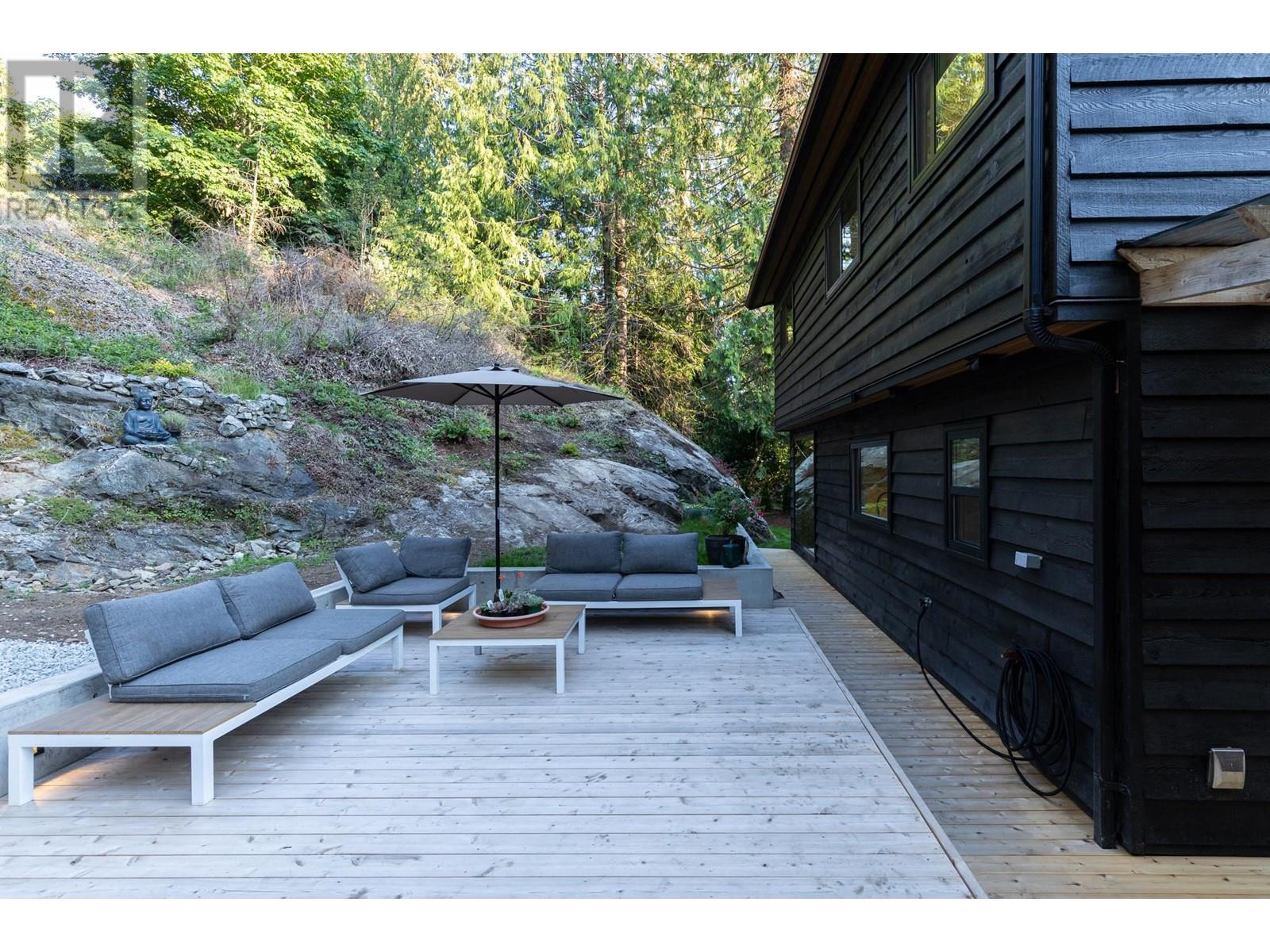 8590 Redrooffs Road, Halfmoon Bay, British Columbia  V7Z 1A9 - Photo 7 - R2813579