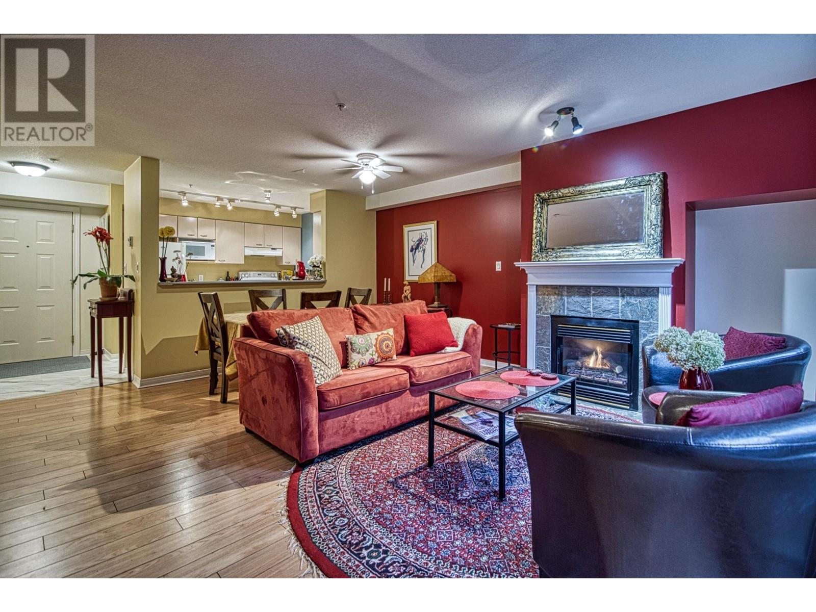 312 5855 COWRIE STREET, sechelt, British Columbia