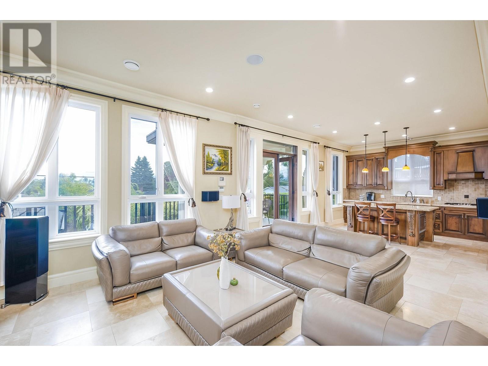 4253 Price Crescent, Burnaby, British Columbia  V5G 2M9 - Photo 5 - R2813611