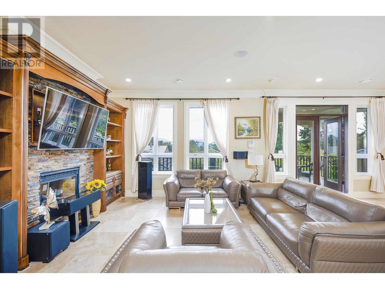 4253 Price Crescent, Burnaby, British Columbia  V5G 2M9 - Photo 3 - R2813611