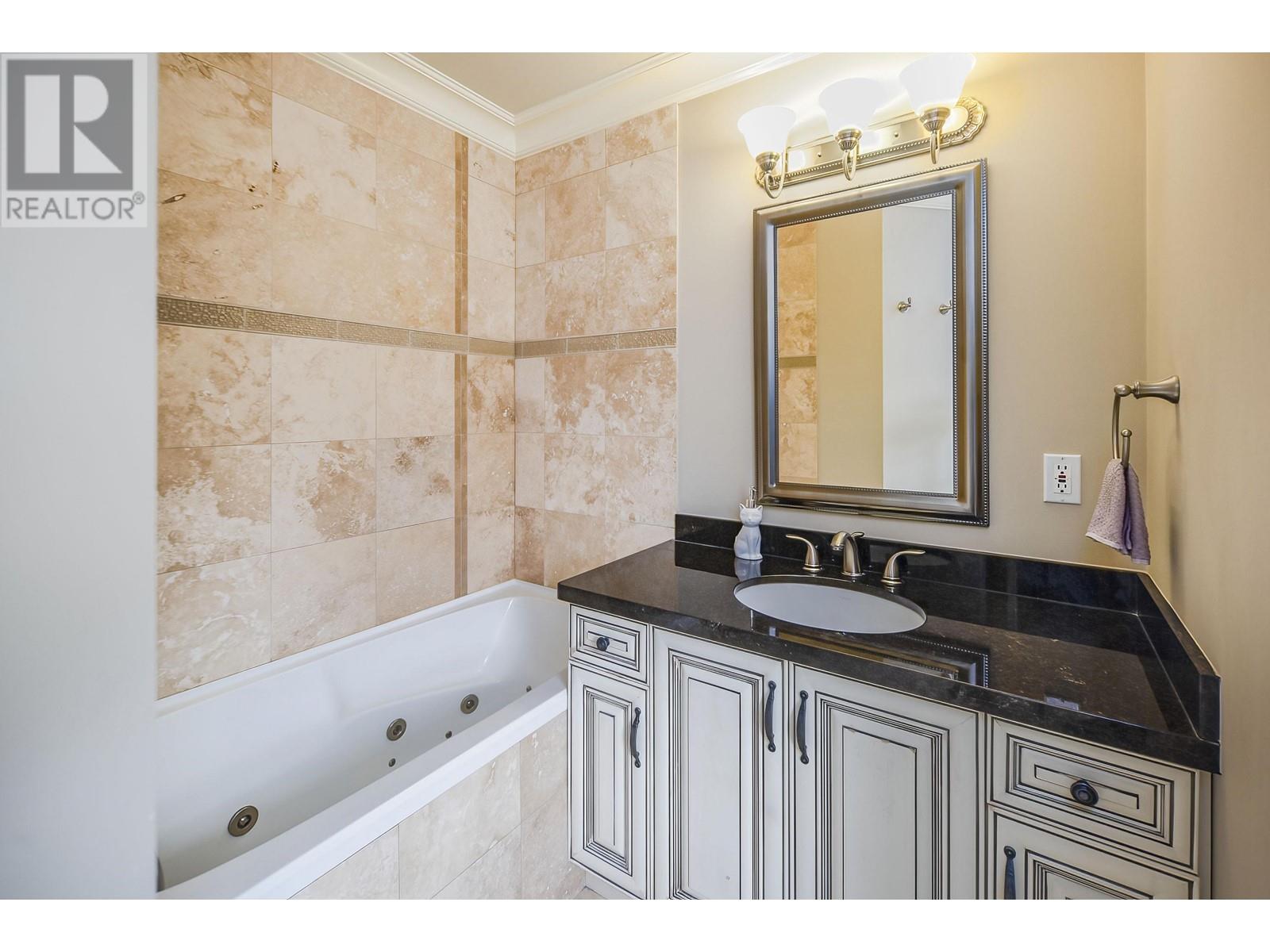 4253 Price Crescent, Burnaby, British Columbia  V5G 2M9 - Photo 23 - R2813611